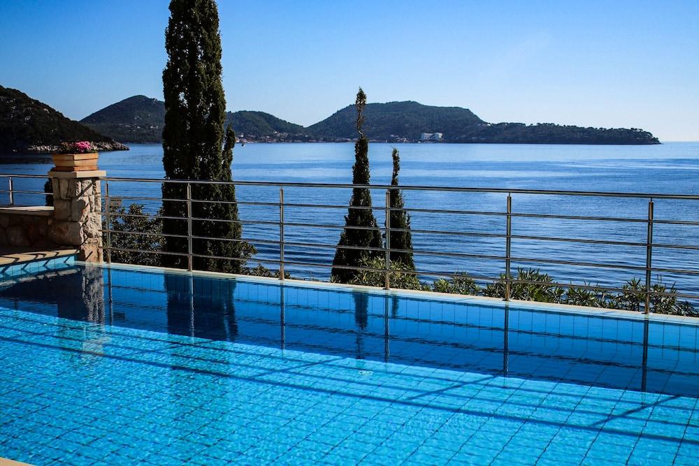 swimming pool spa