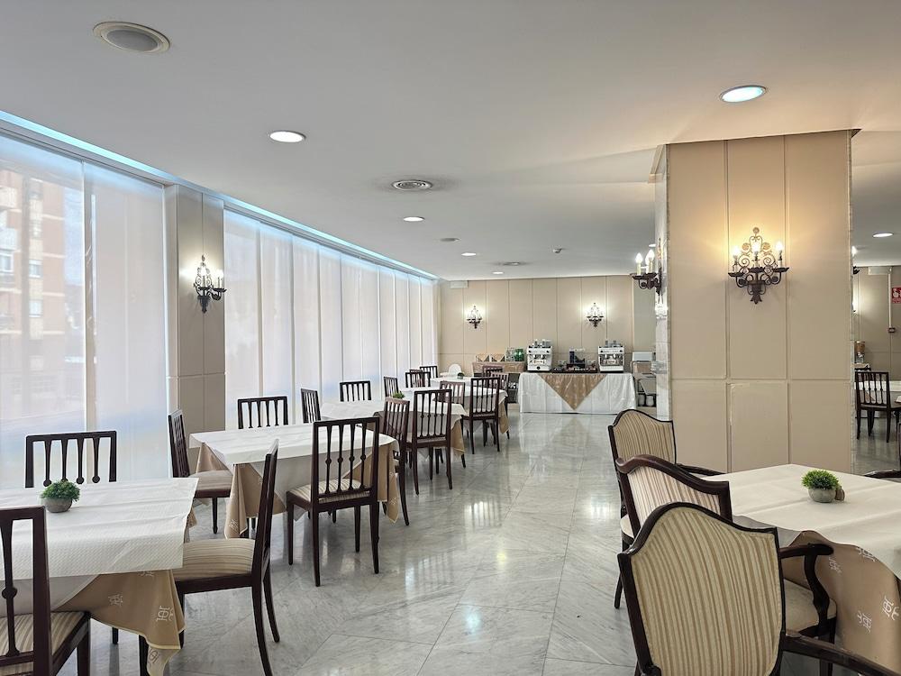 restaurant cafeteria