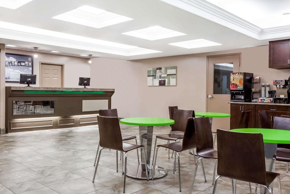 restaurant cafeteria