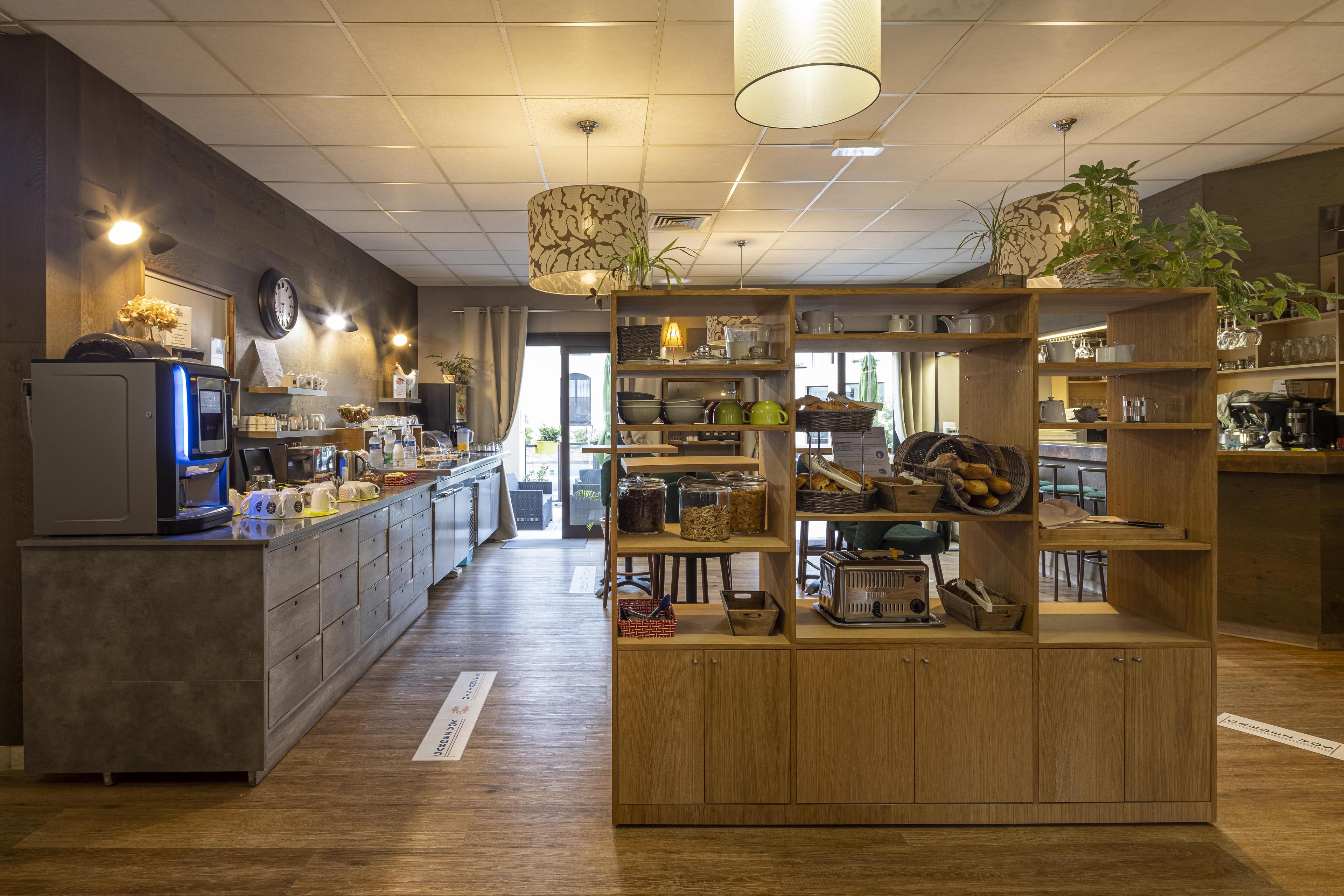 restaurant cafeteria