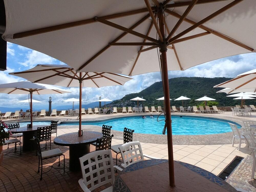 swimming pool spa