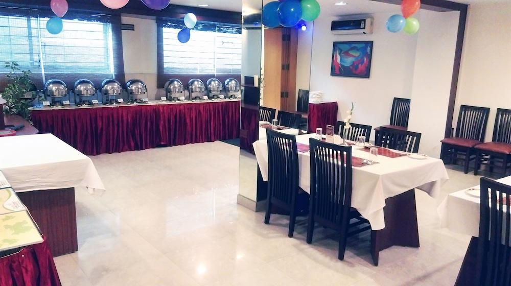 restaurant cafeteria