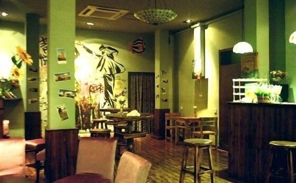 restaurant cafeteria