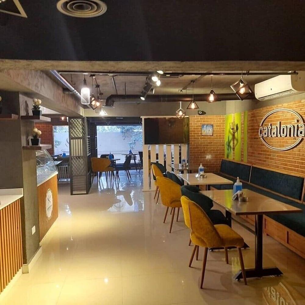 restaurant cafeteria