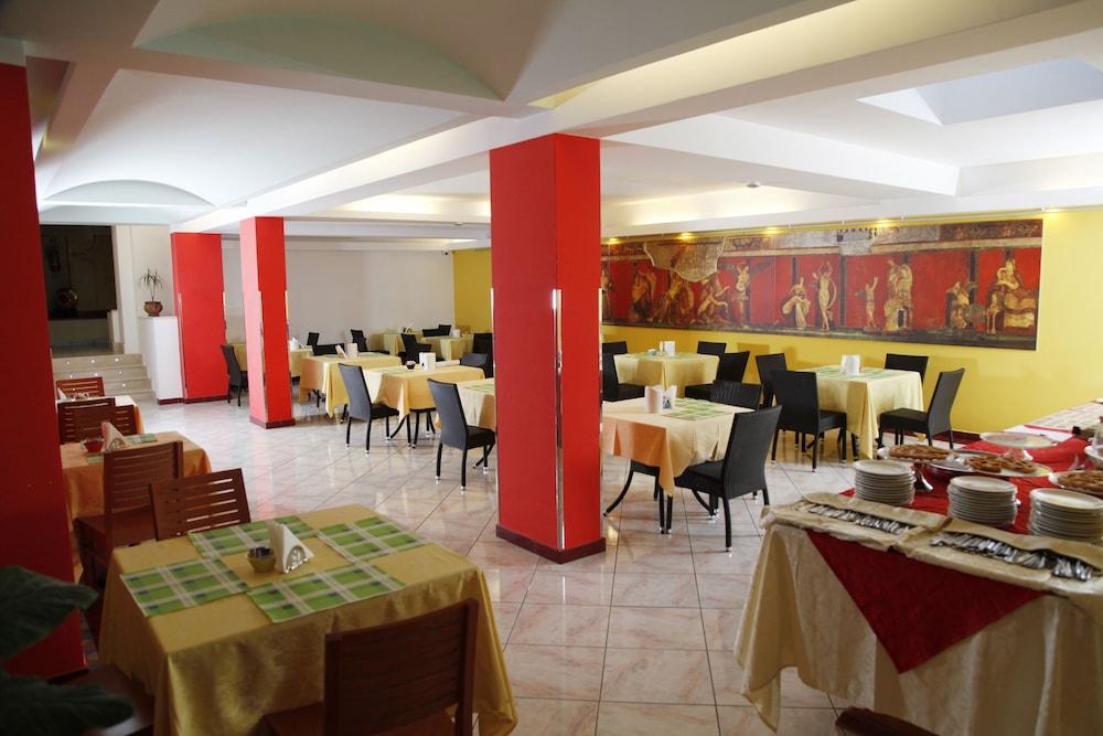 restaurant cafeteria