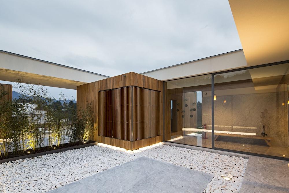 swimming pool spa