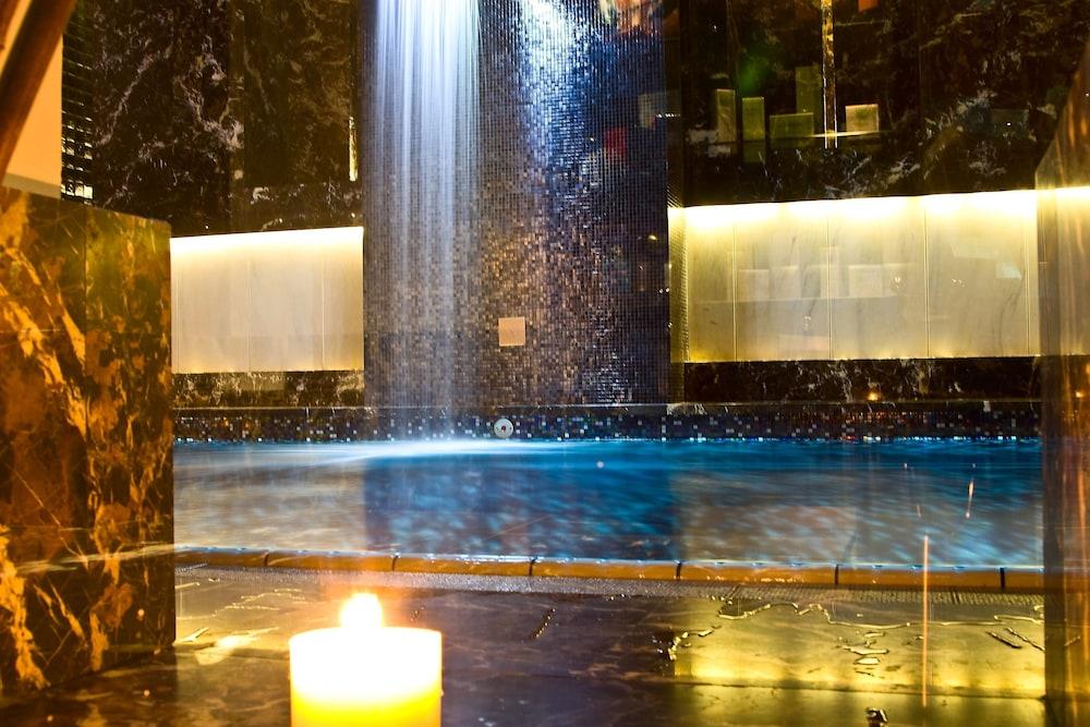 swimming pool spa