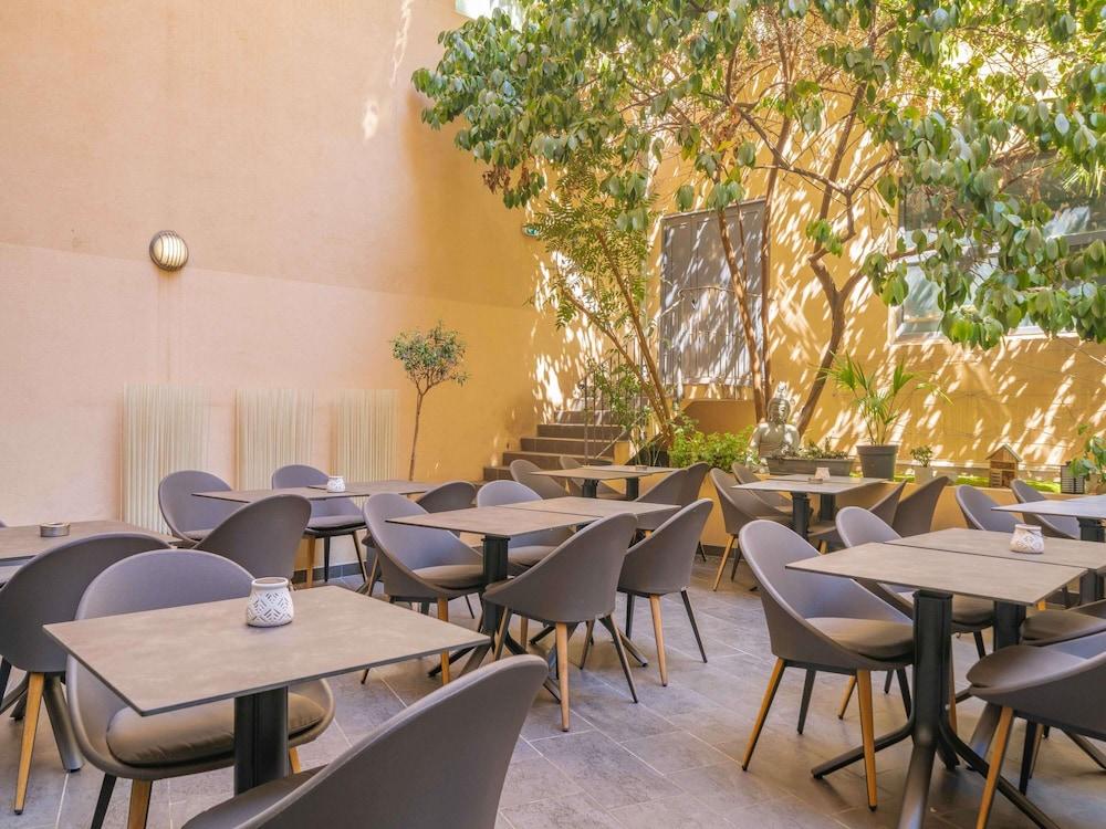 restaurant cafeteria