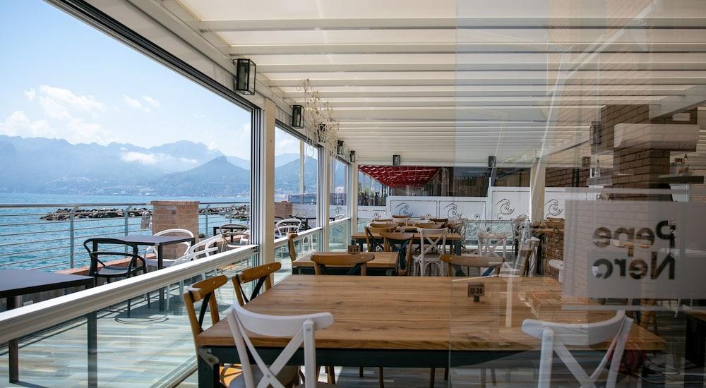restaurant cafeteria