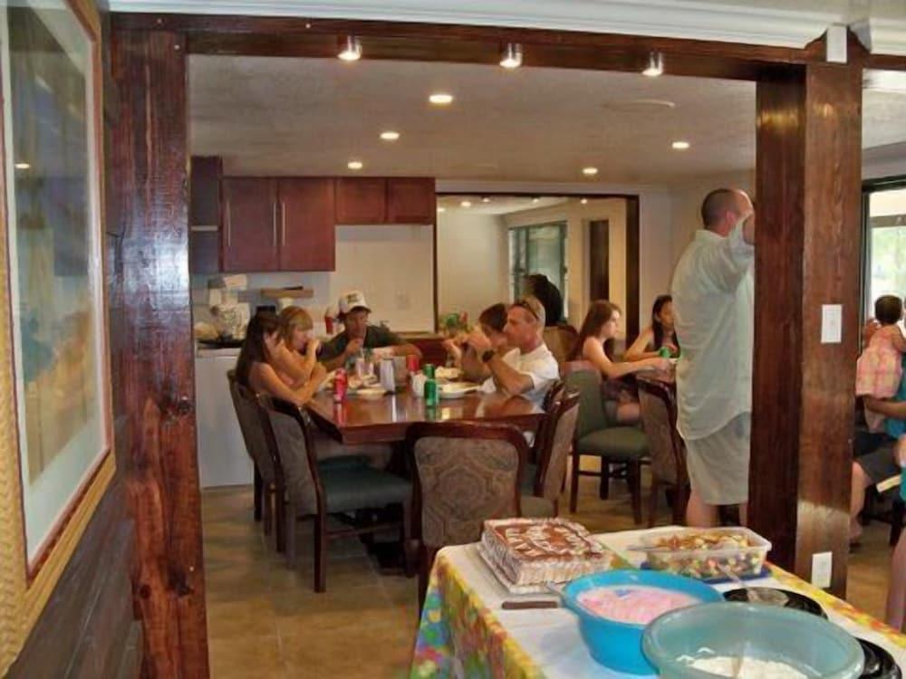 restaurant cafeteria