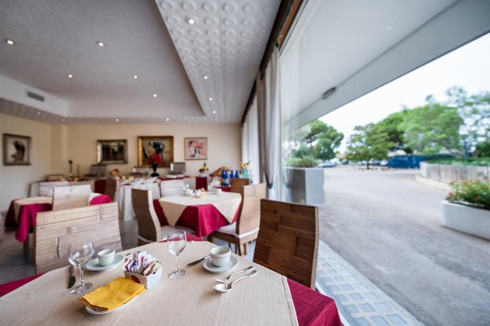 restaurant-cafeteria