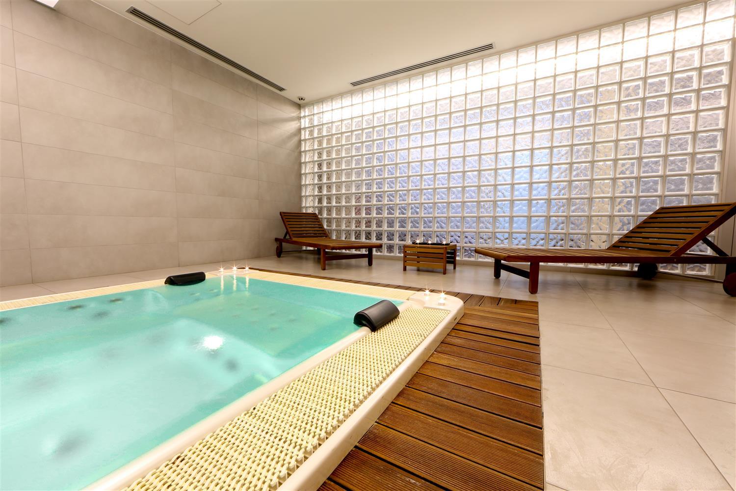 swimming pool spa