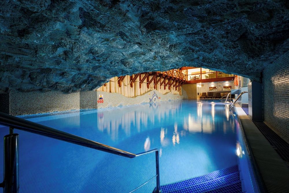 swimming pool spa