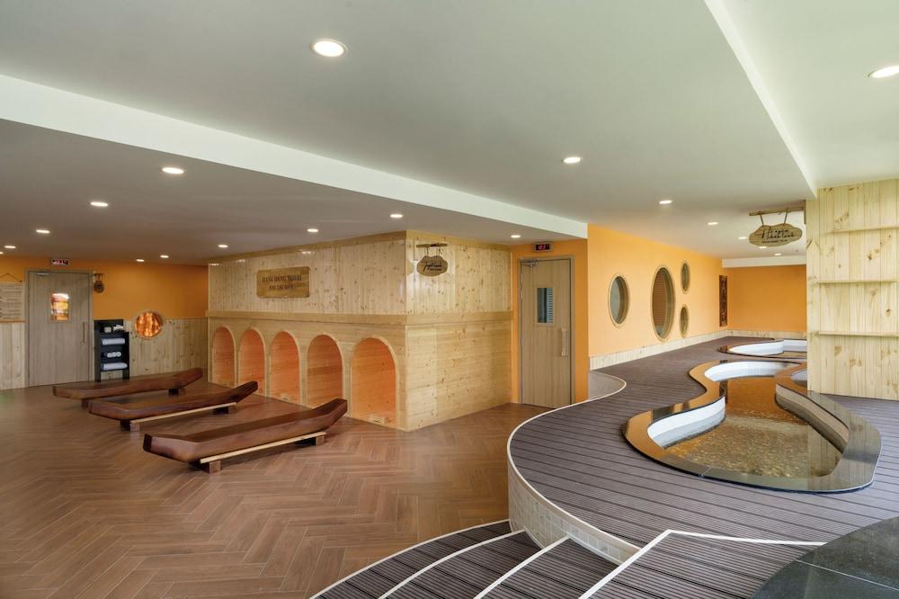 swimming pool spa