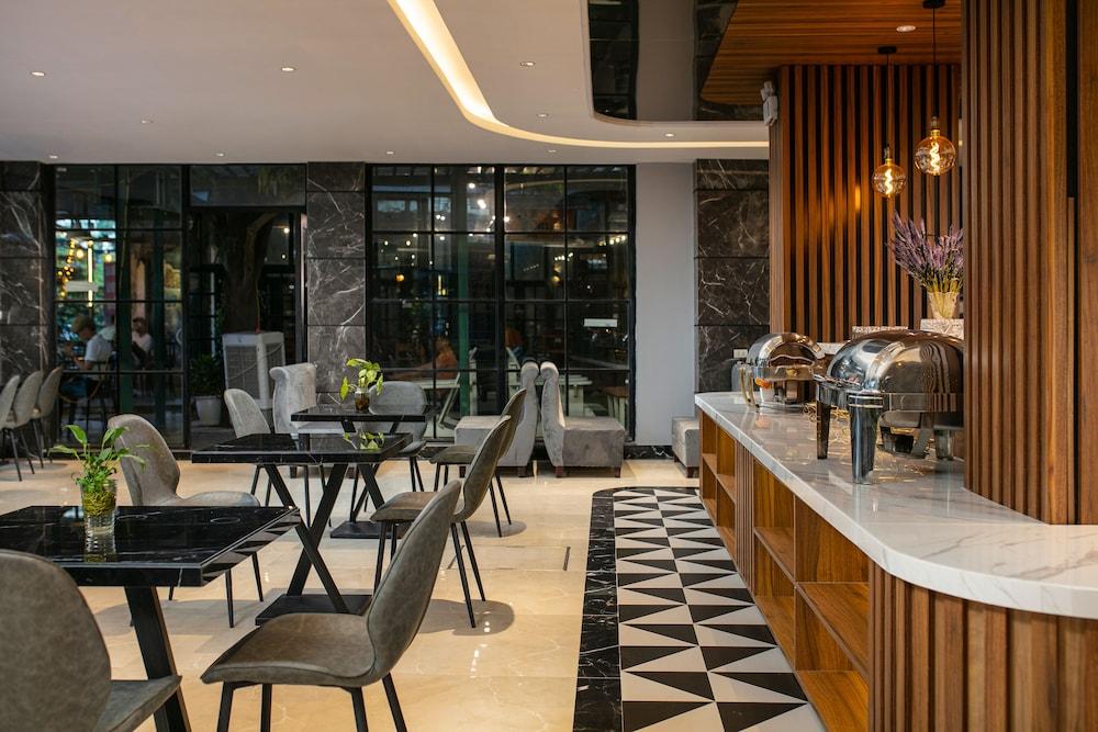 restaurant cafeteria