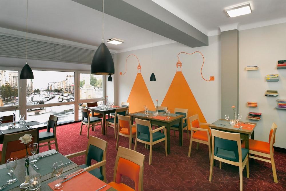 restaurant cafeteria