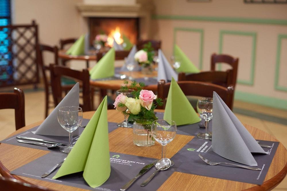 restaurant cafeteria