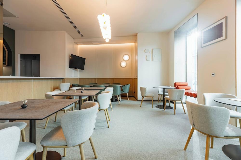 restaurant cafeteria