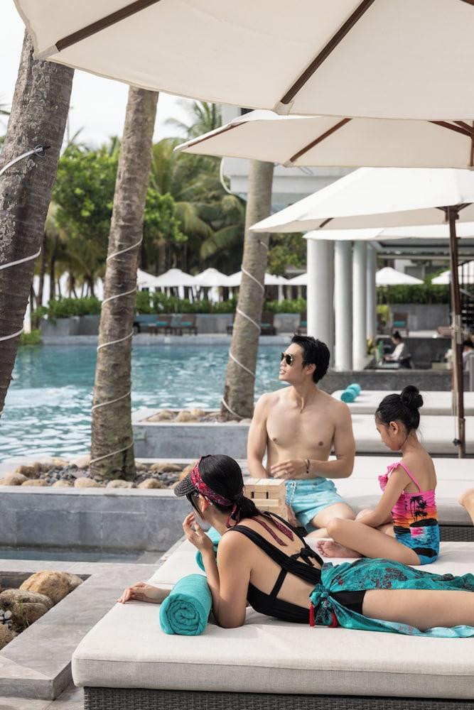 swimming pool spa