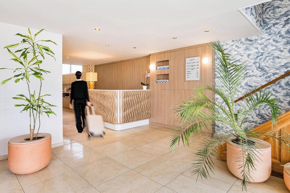 lobby