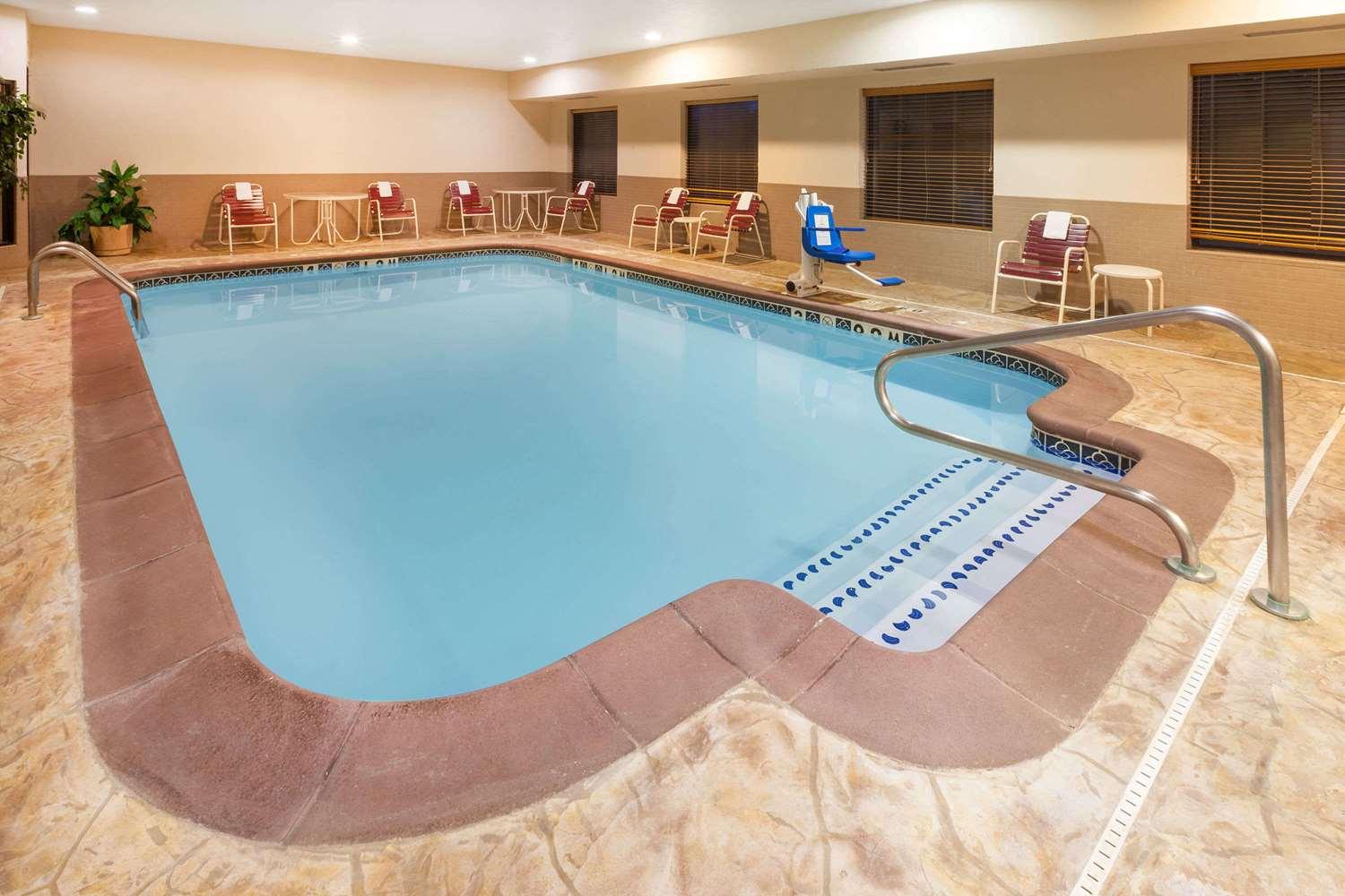 swimming pool spa