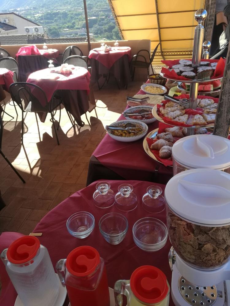 restaurant cafeteria