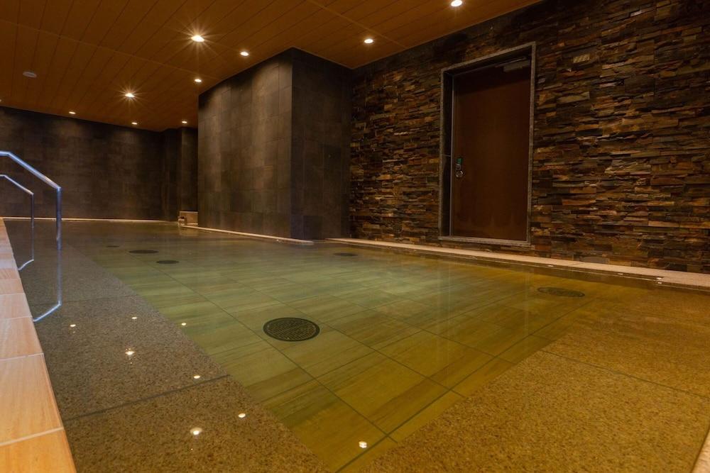 swimming pool spa