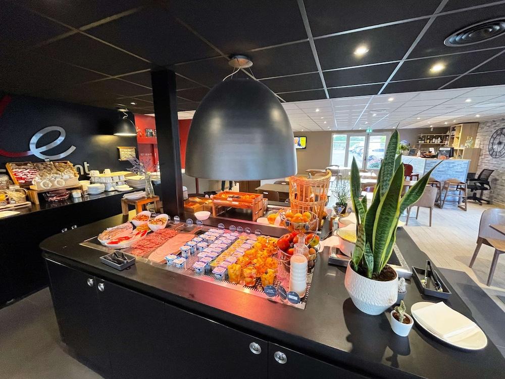 restaurant cafeteria