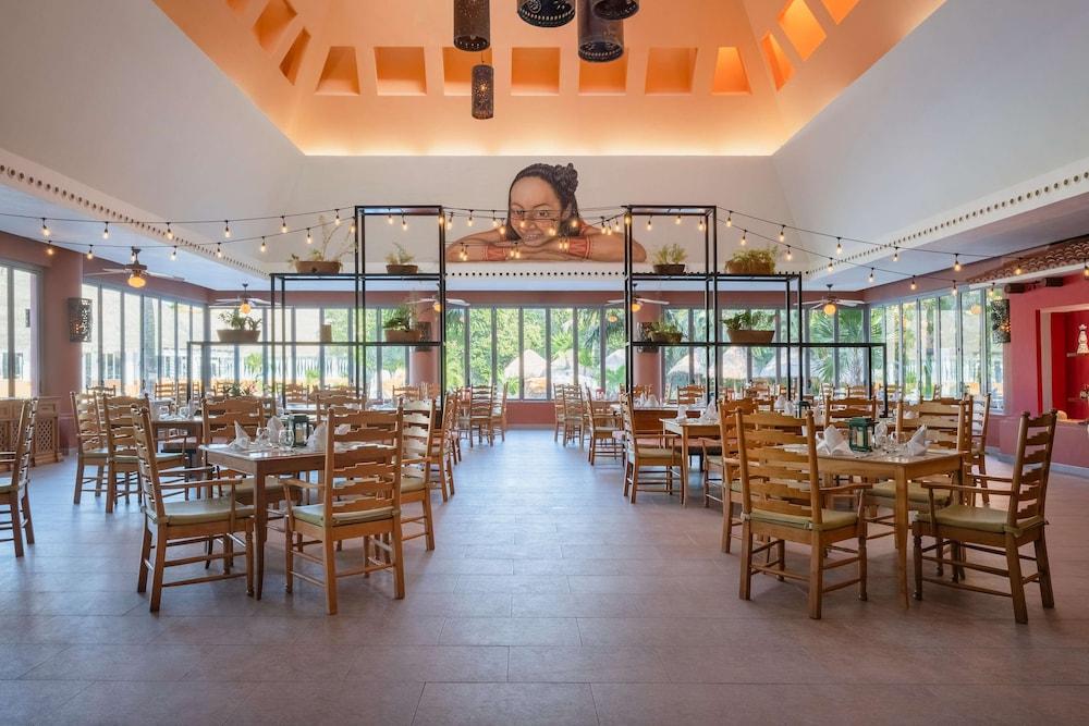 restaurant cafeteria