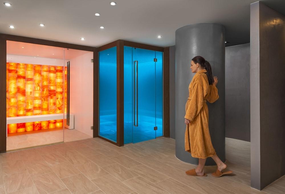 swimming pool spa