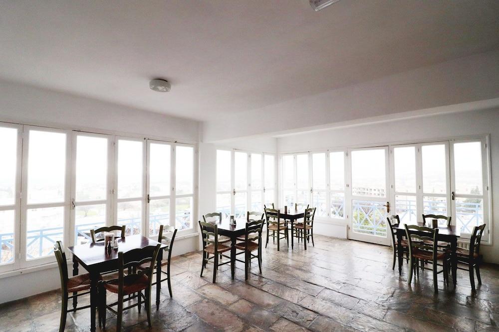 restaurant-cafeteria