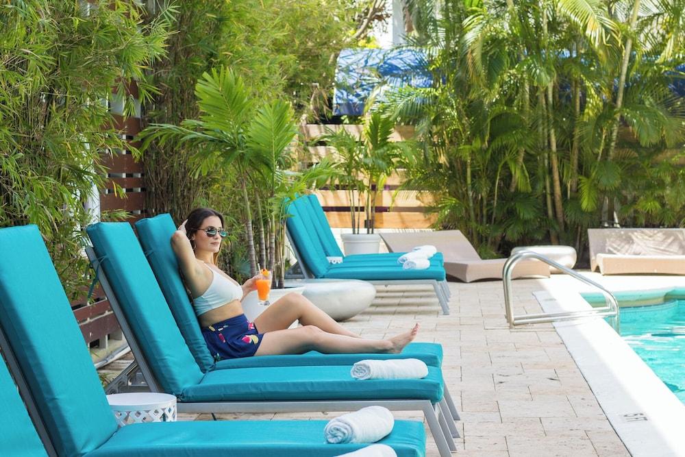 swimming pool spa