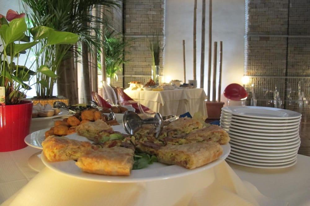 restaurant-cafeteria