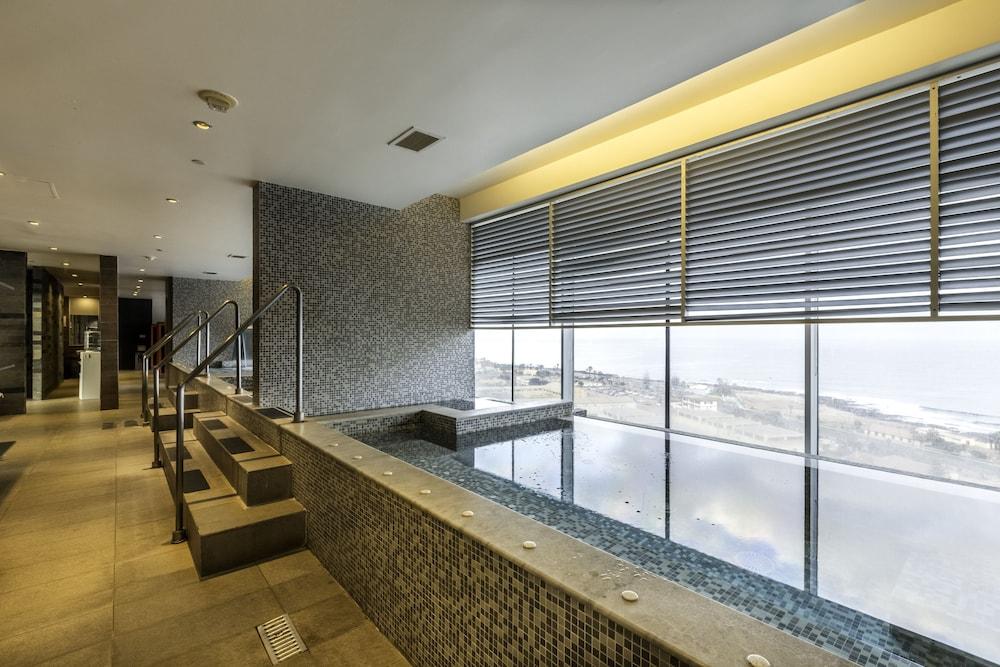 swimming pool spa