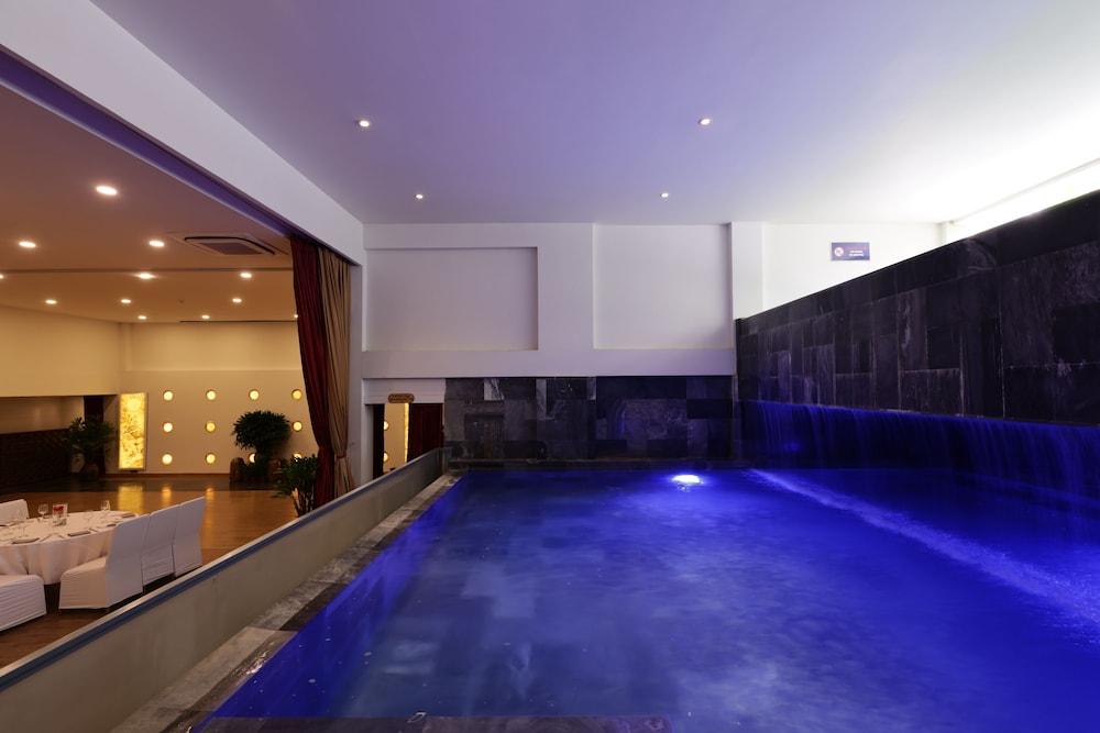 swimming pool spa