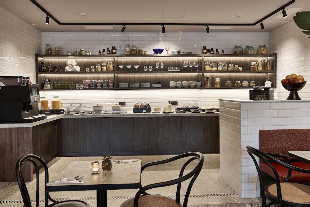 restaurant cafeteria