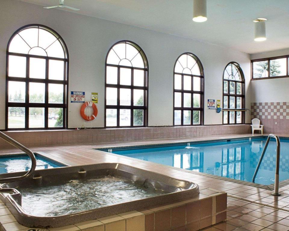 swimming pool spa