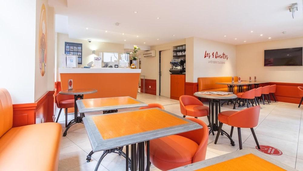 restaurant cafeteria