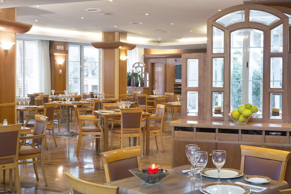 restaurant cafeteria