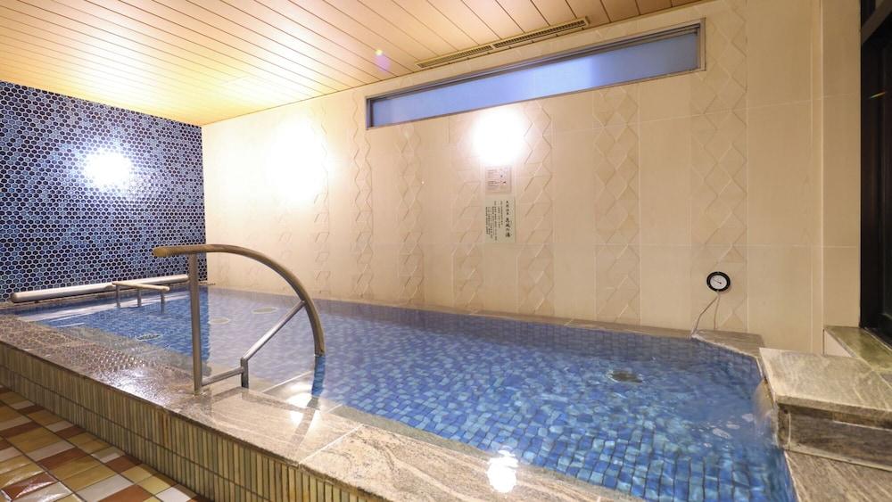 swimming pool spa