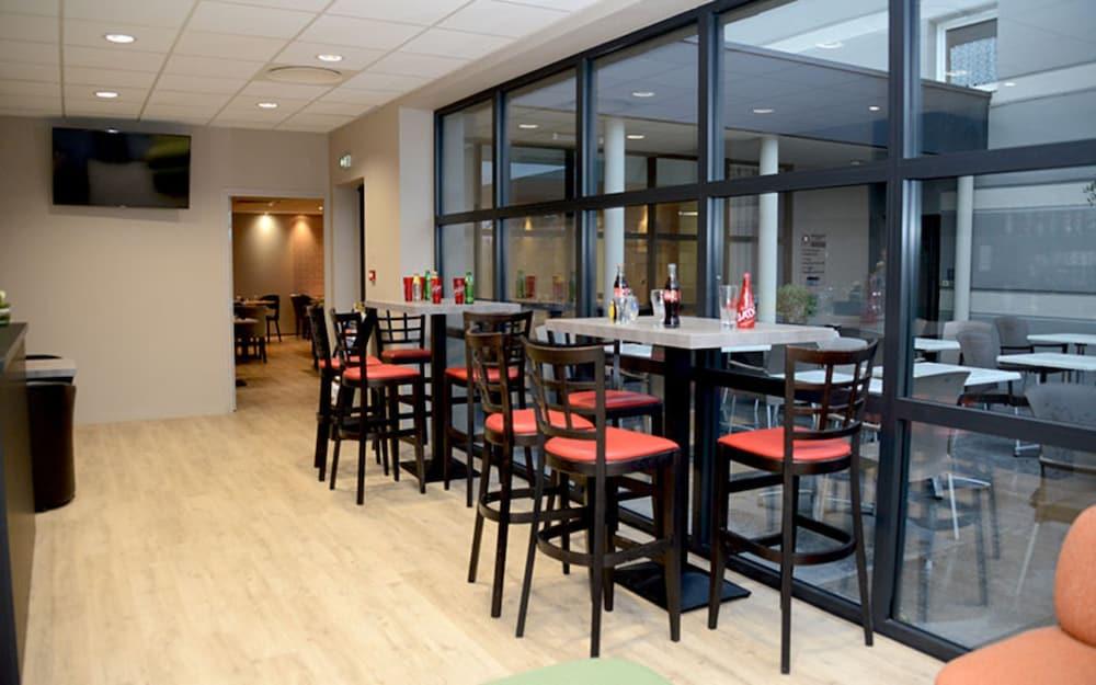 restaurant cafeteria