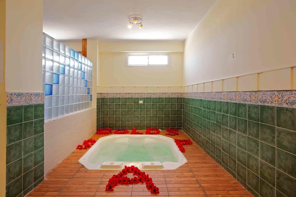 swimming pool spa