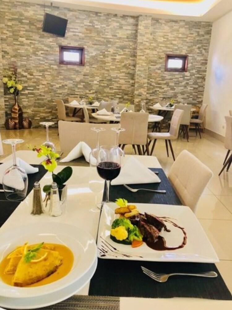 restaurant cafeteria