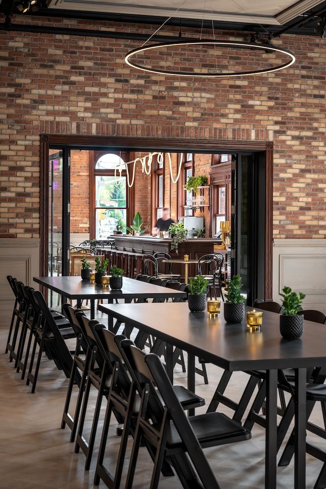 restaurant cafeteria