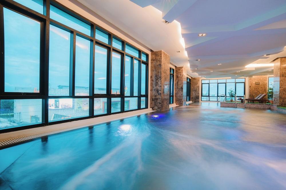 swimming pool spa