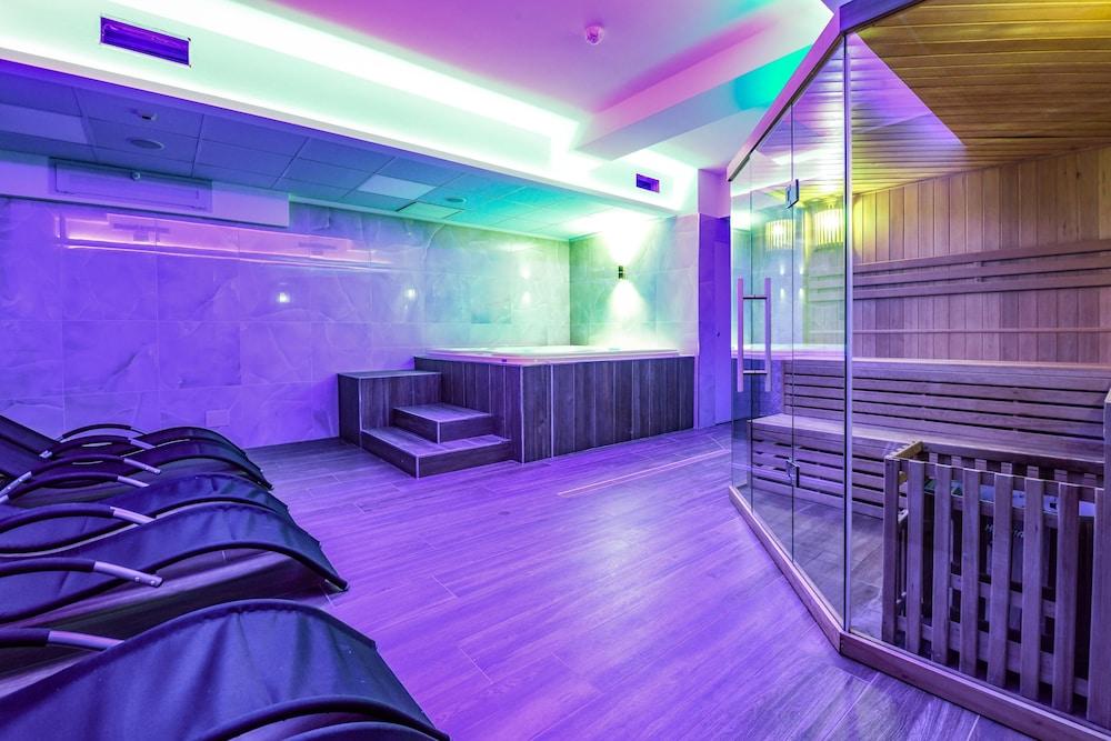 swimming pool spa