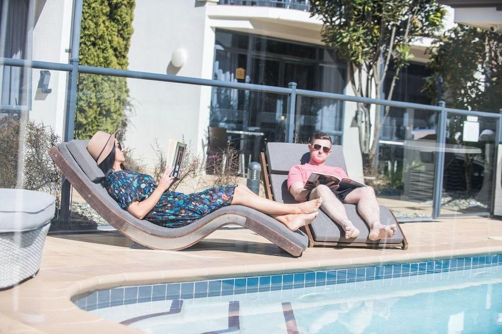 swimming pool spa