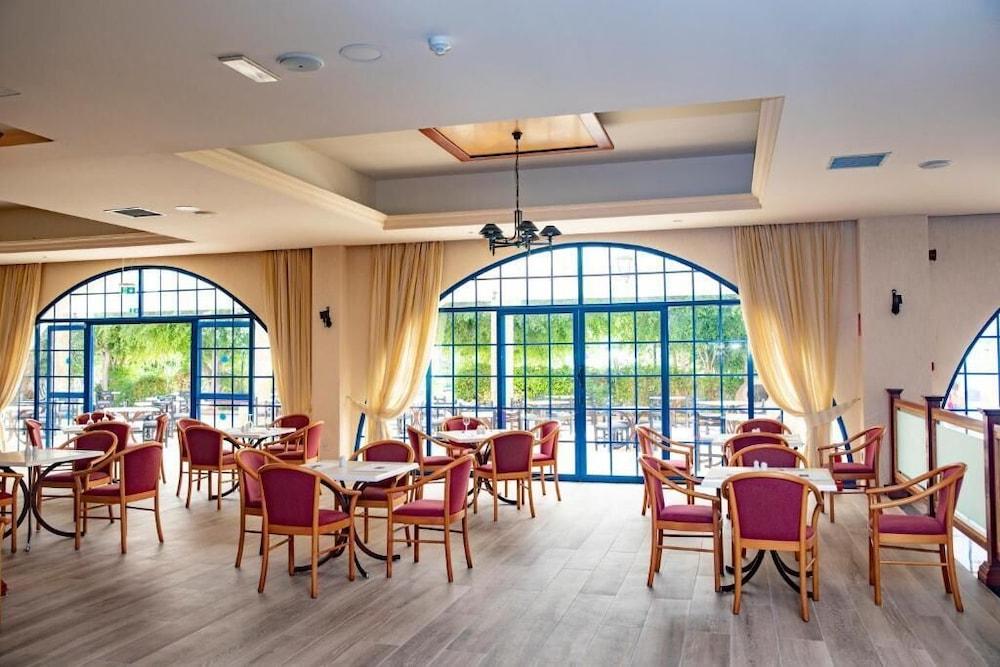 restaurant-cafeteria