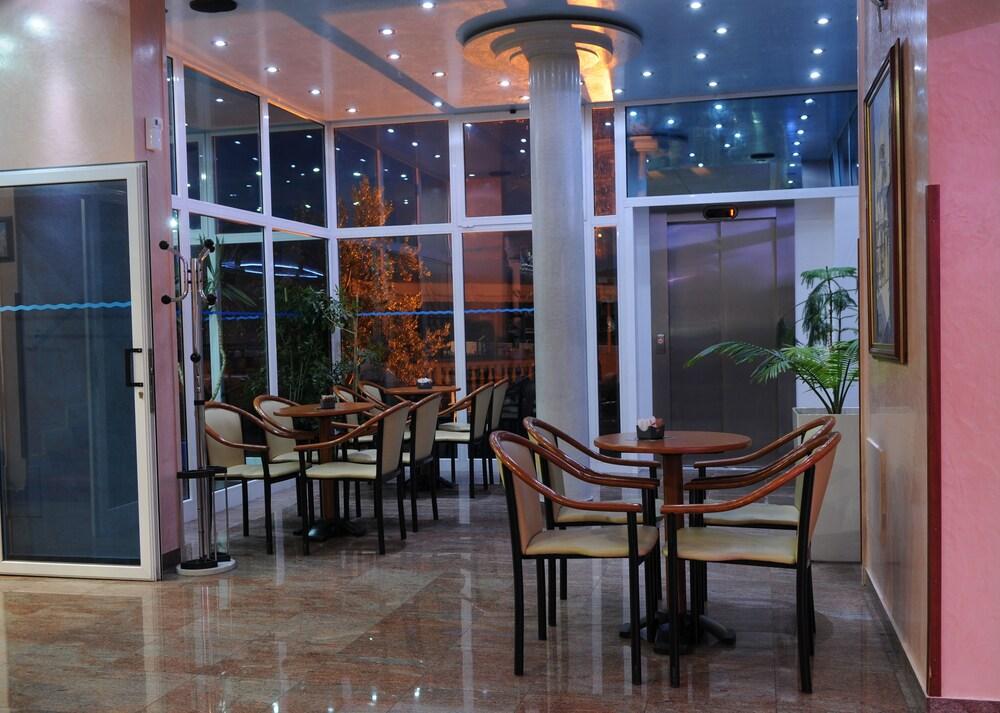 restaurant cafeteria