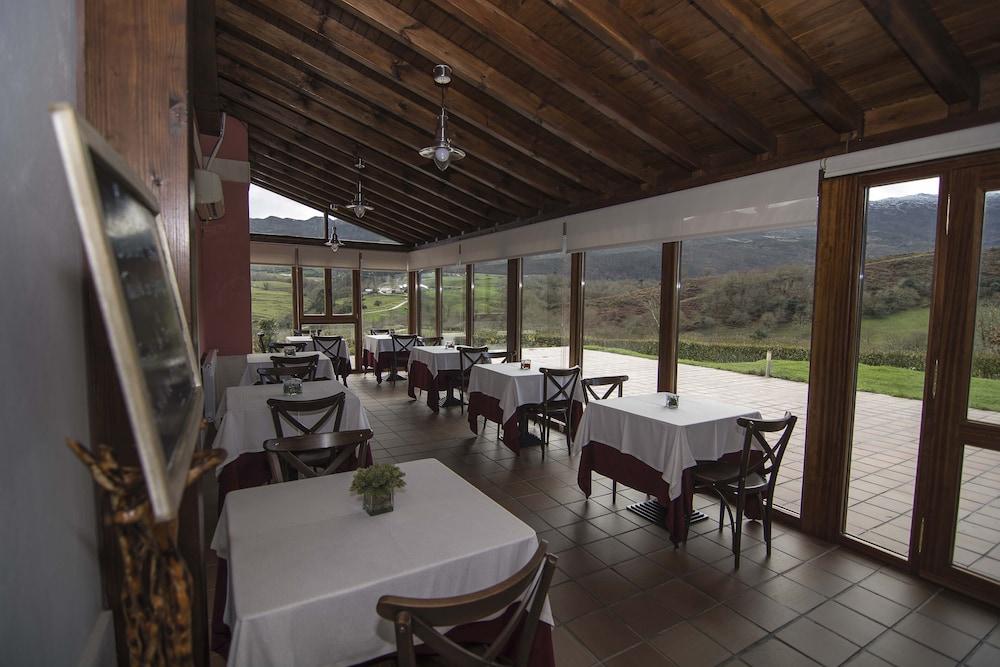 restaurant-cafeteria